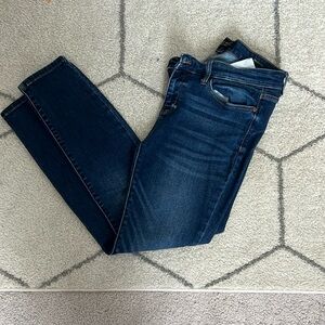 Skinny fit Judy blue jeans- lightly worn